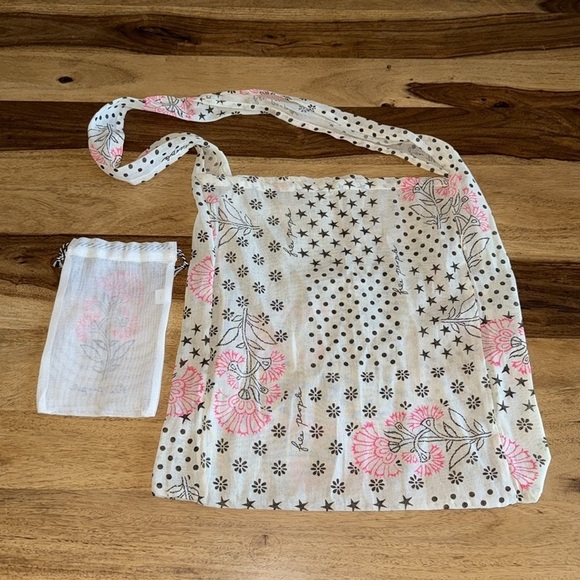NWOT Free People Floral Print Shopping Tote And Pouch - Picture 3 of 3